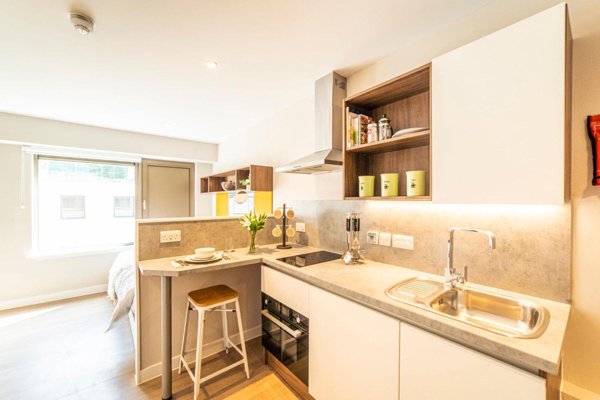 Stylish Studio Accommodations With Kitchen At Brewer'S Court In Edimburgo Exterior foto